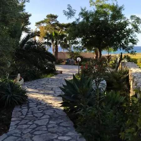 Cala Bucerno Castelluzzo