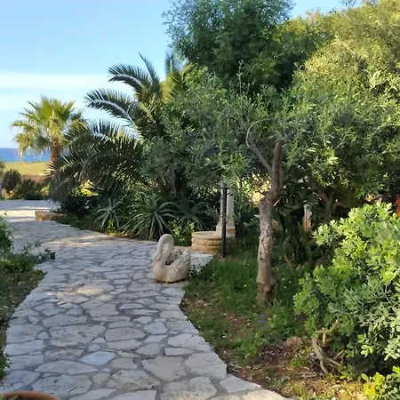 Cala Bucerno * קסטלוצו