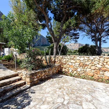 Cala Bucerno Castelluzzo